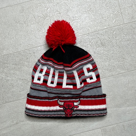 Mitchell & Ness Accessories - Mitchell & Ness Bulls Beanie OS Black Red Gray Knit Winter Hat Logo